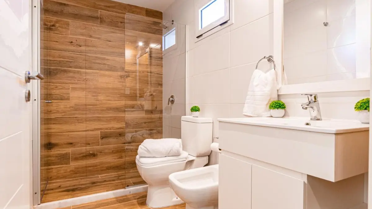 Baño privado con ducha en Modern & Luxury Apartments In Palermo
